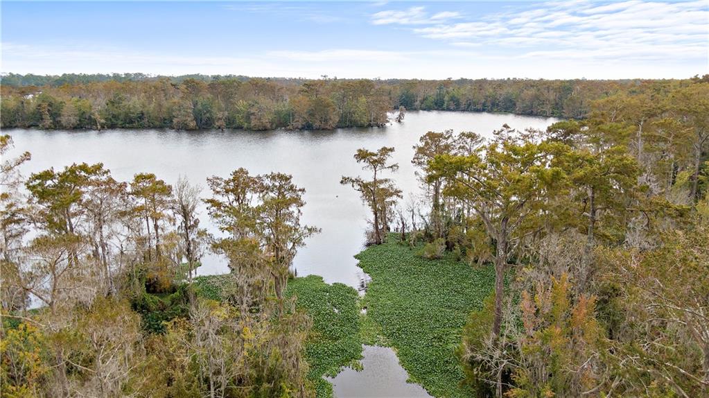 15 BRADY ISLAND Lane