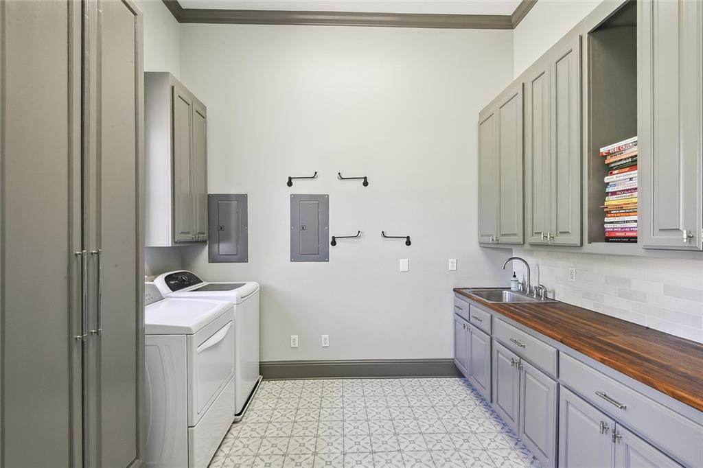 429 SCOTCHPINE Drive