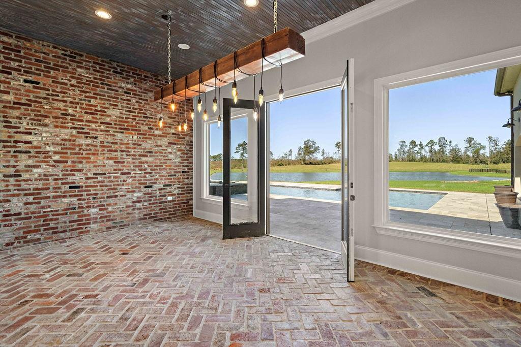 18261 HIGHWAY 10 Highway