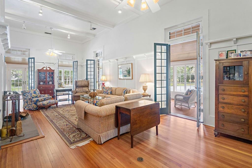 70511 RIVERSIDE Drive