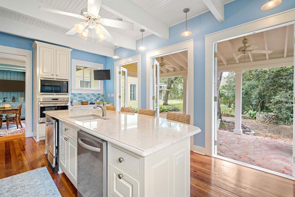 70511 RIVERSIDE Drive