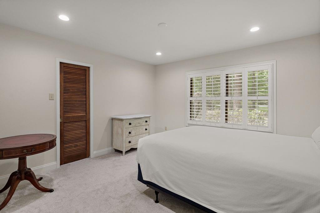9 ELIZABETH Drive