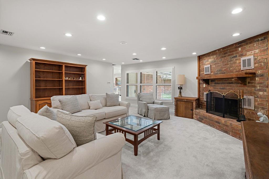 9 ELIZABETH Drive