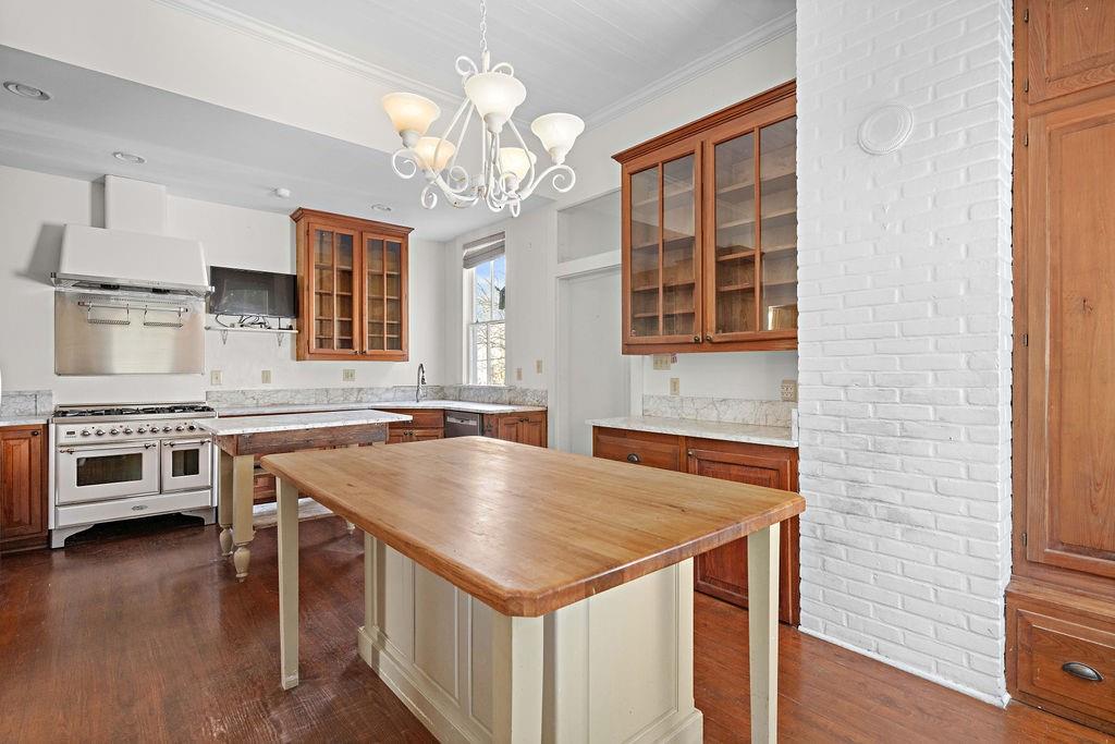 517 S AMERICA Street