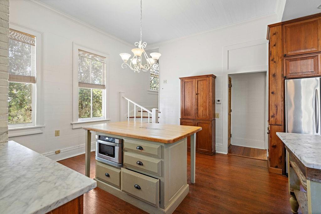 517 S AMERICA Street