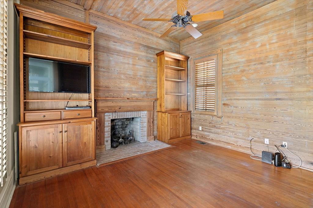 517 S AMERICA Street