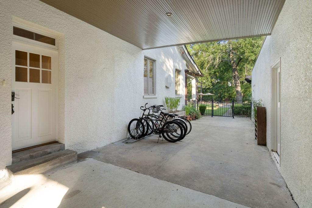 302 S AMERICA Street