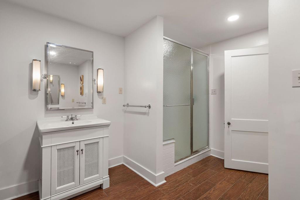 302 S AMERICA Street