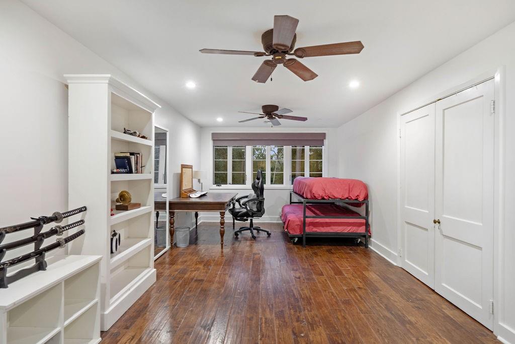 302 S AMERICA Street