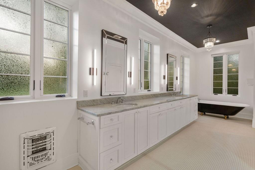 302 S AMERICA Street