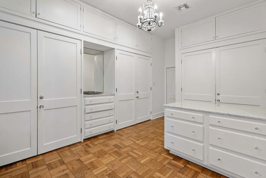 302 S AMERICA Street