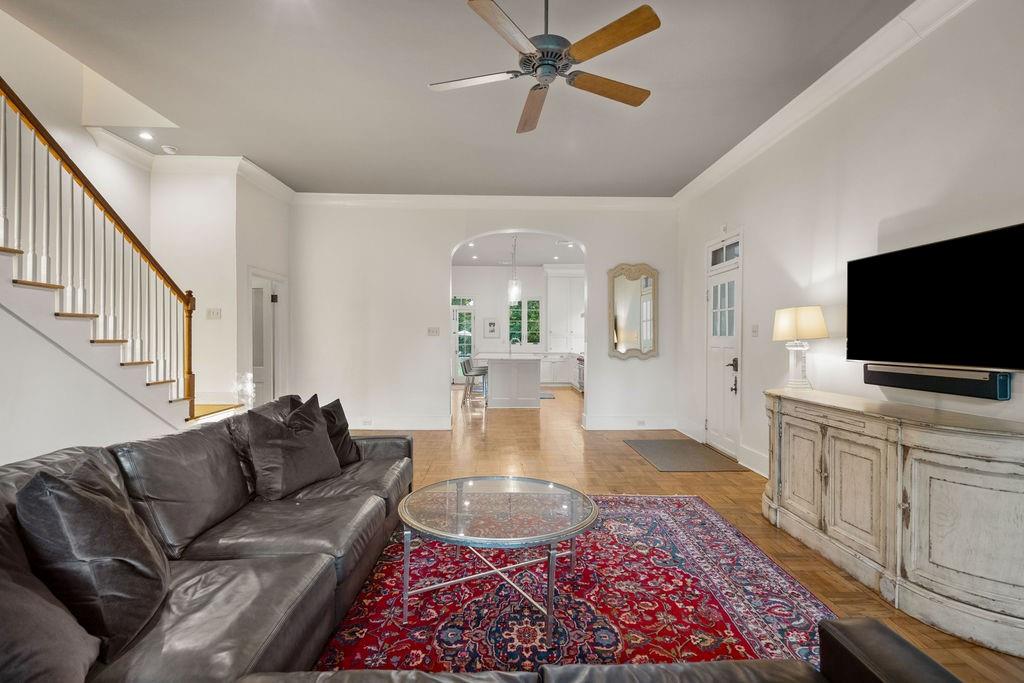 302 S AMERICA Street