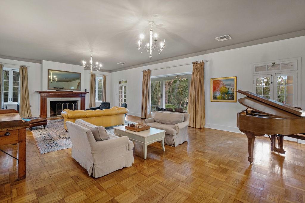 302 S AMERICA Street