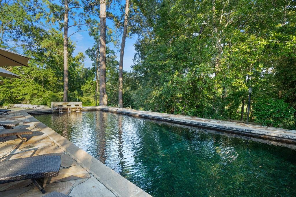 302 S AMERICA Street