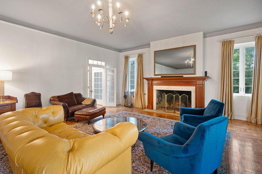 302 S AMERICA Street