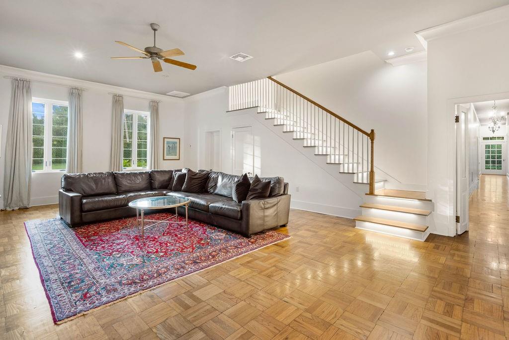 302 S AMERICA Street