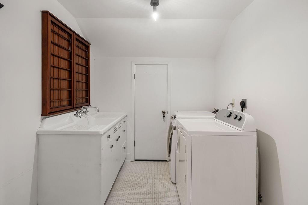 302 S AMERICA Street