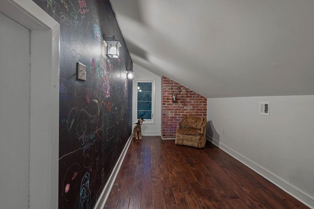 302 S AMERICA Street