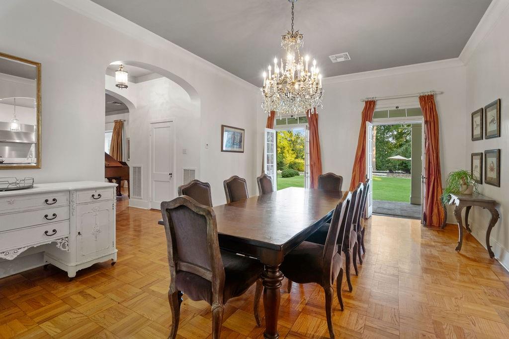 302 S AMERICA Street