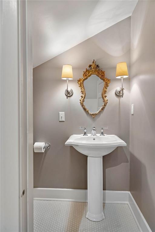 302 S AMERICA Street