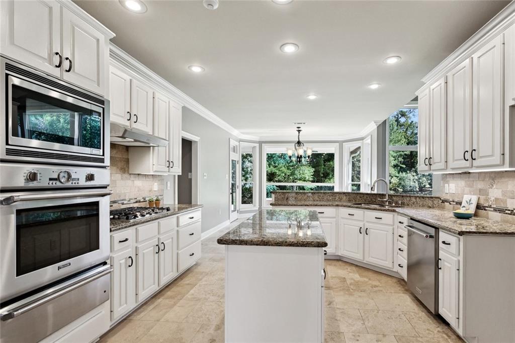 381 STONEHAVEN Drive