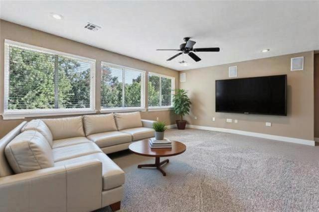 381 STONEHAVEN Drive