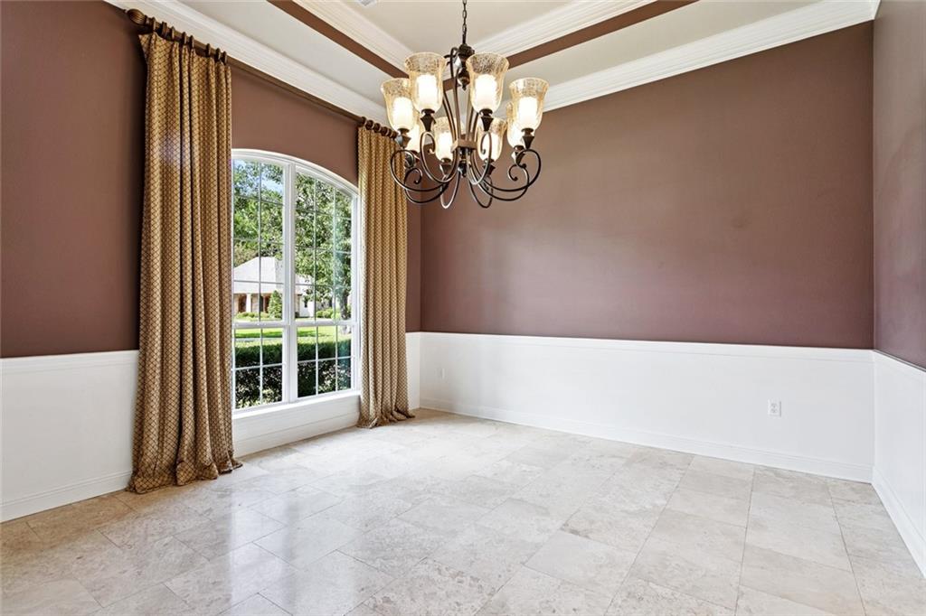 381 STONEHAVEN Drive