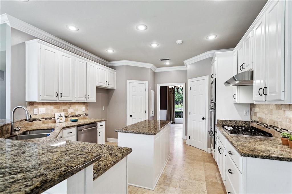 381 STONEHAVEN Drive