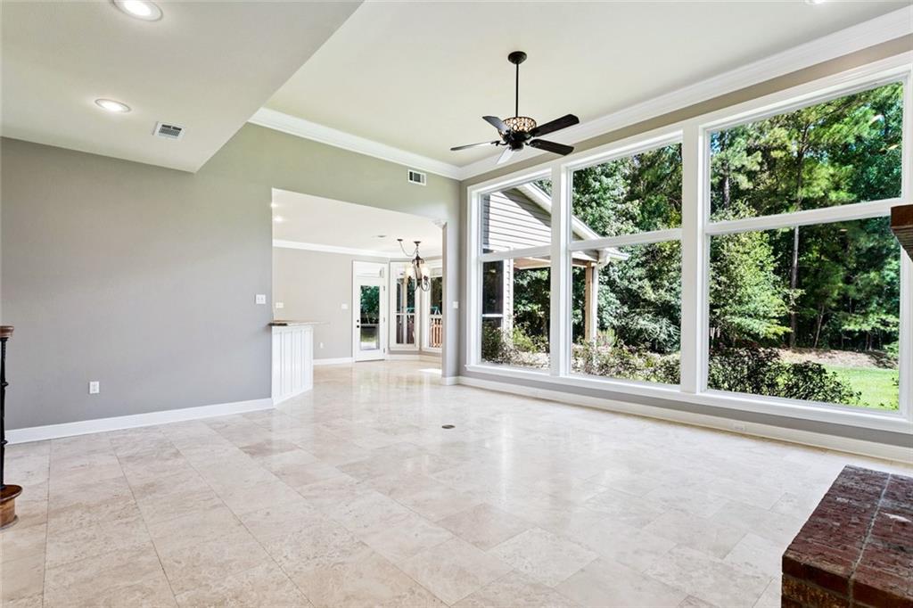 381 STONEHAVEN Drive