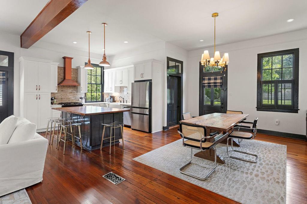 204 W 15TH Avenue