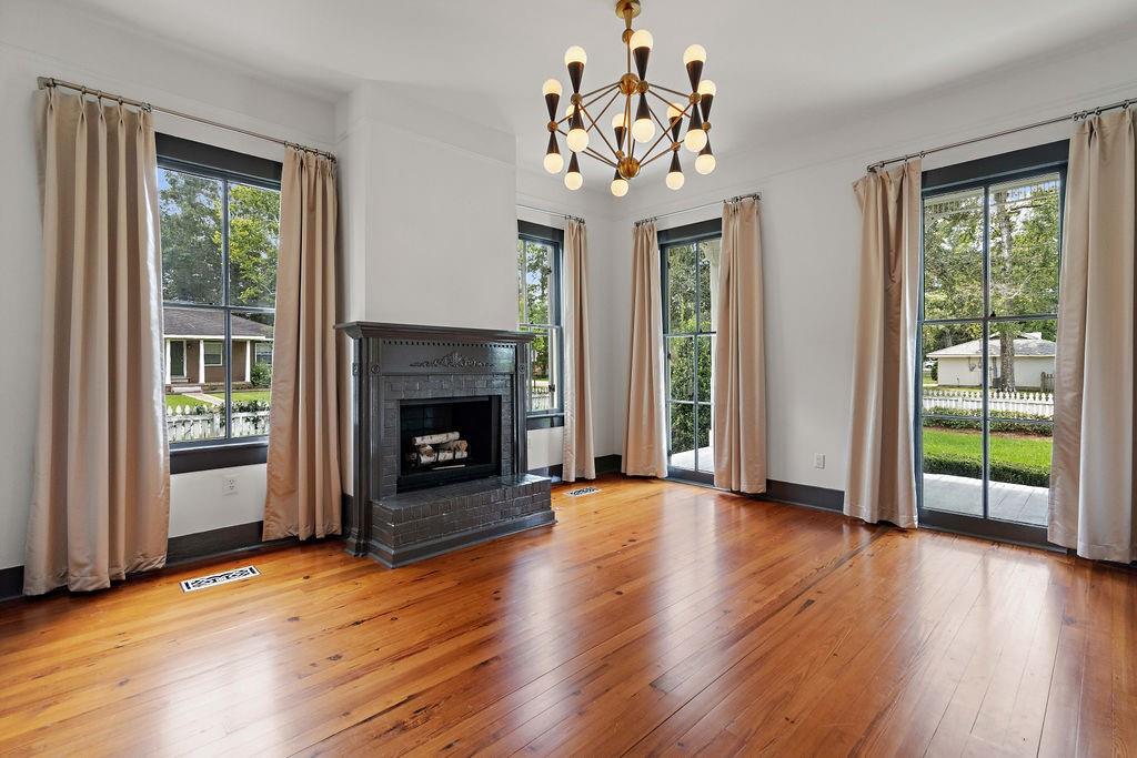 204 W 15TH Avenue
