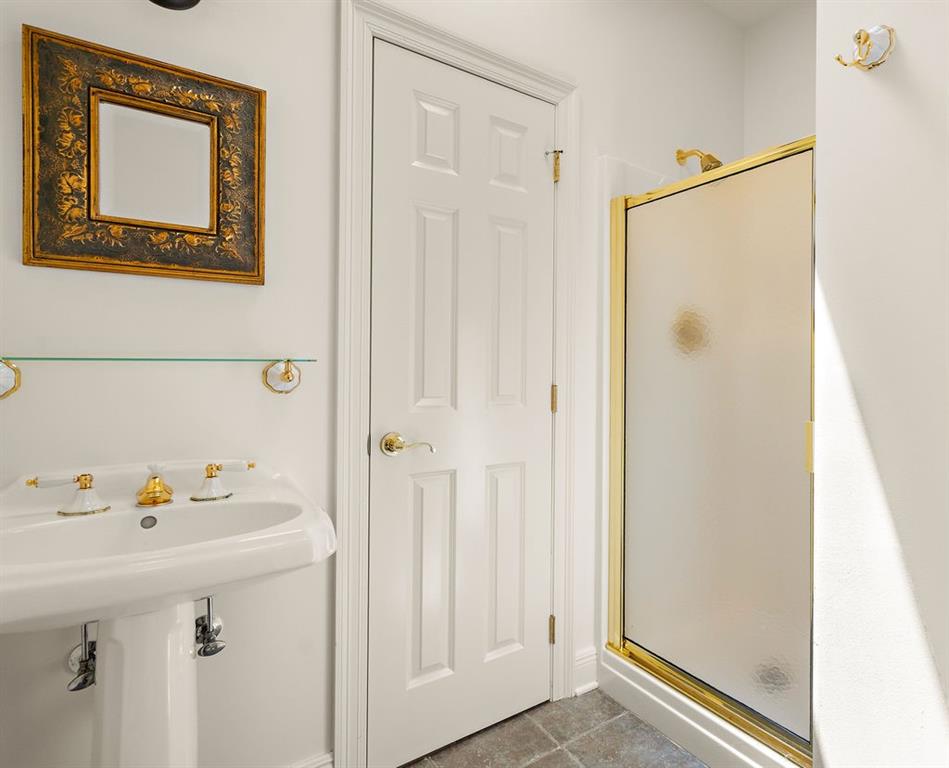 605 OLD LANDING Road