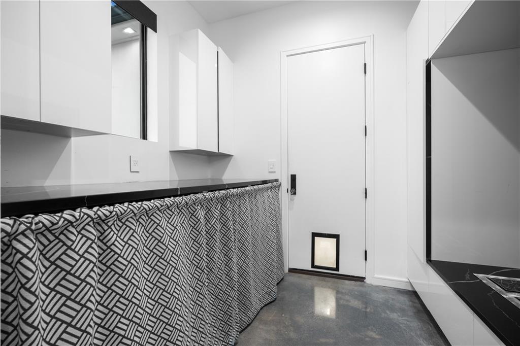 1900 GIUFFRIAS Avenue