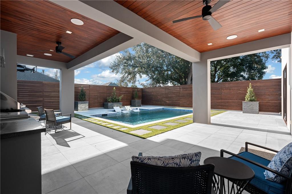 1900 GIUFFRIAS Avenue