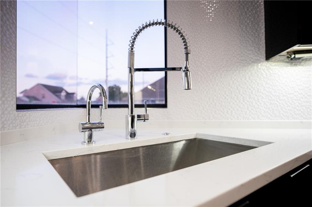 1900 GIUFFRIAS Avenue