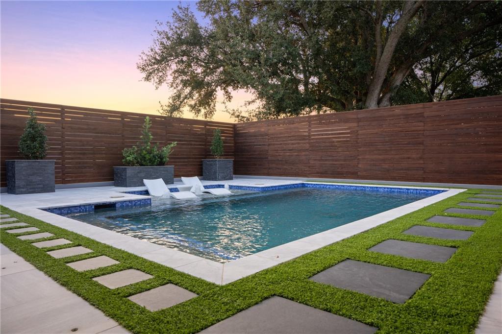 1900 GIUFFRIAS Avenue