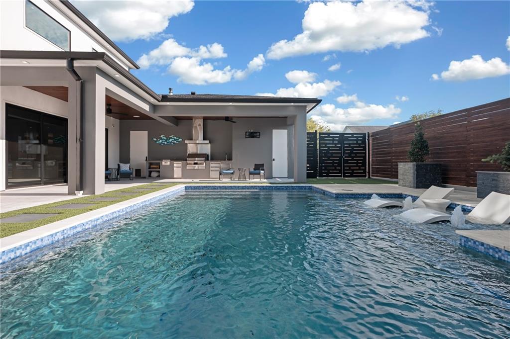 1900 GIUFFRIAS Avenue