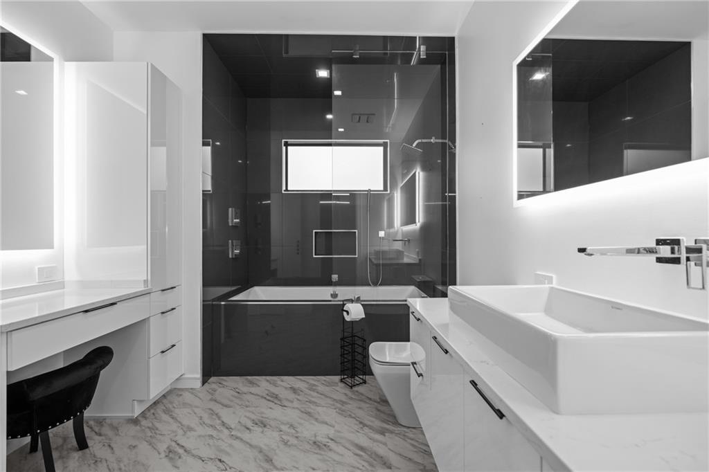 1900 GIUFFRIAS Avenue