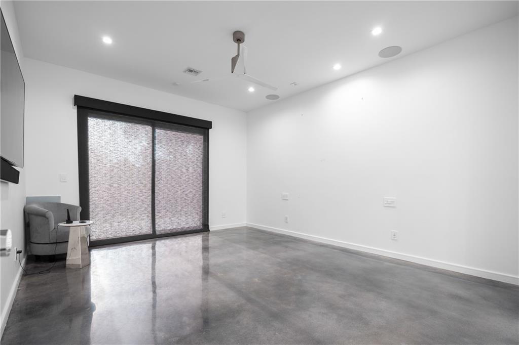 1900 GIUFFRIAS Avenue