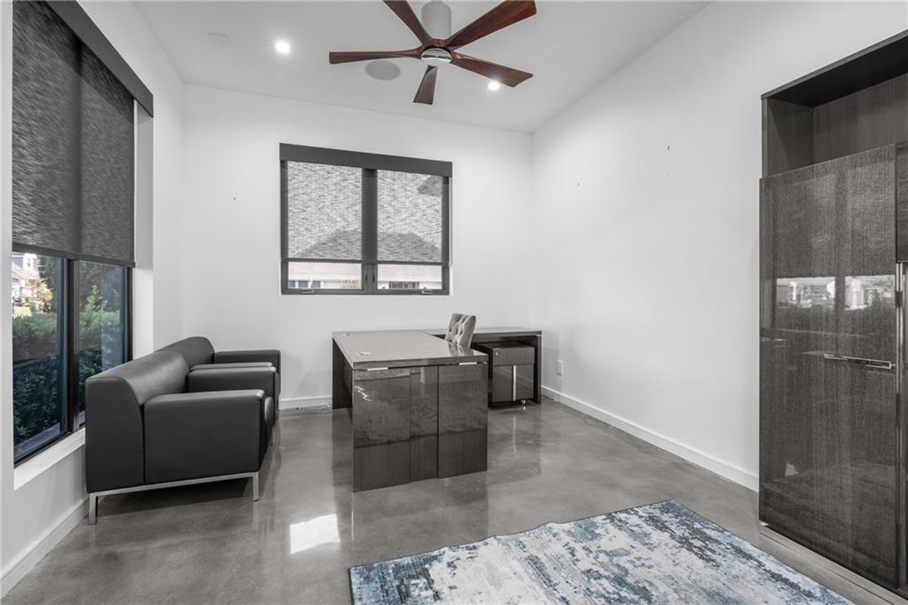 1900 GIUFFRIAS Avenue