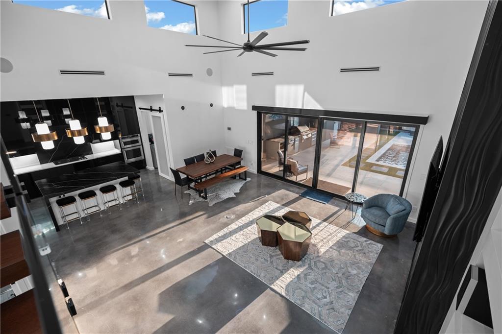 1900 GIUFFRIAS Avenue