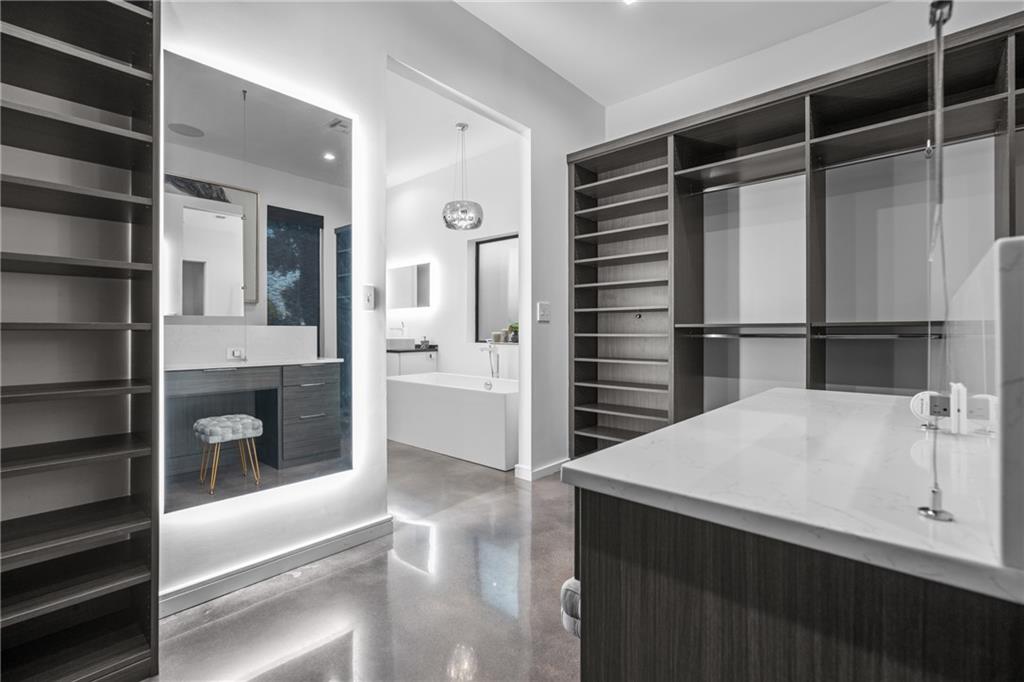 1900 GIUFFRIAS Avenue