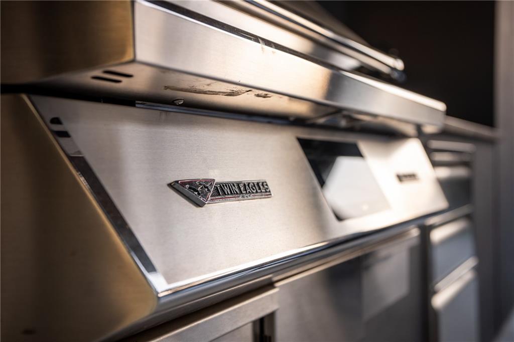 1900 GIUFFRIAS Avenue