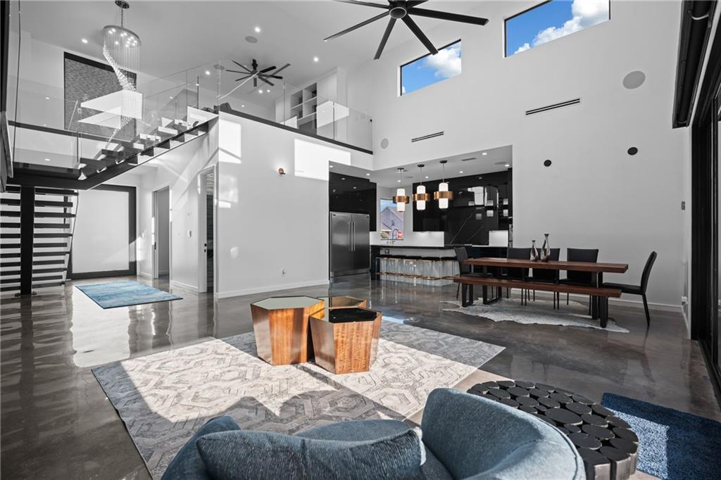 1900 GIUFFRIAS Avenue