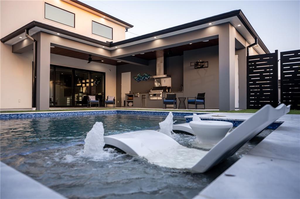 1900 GIUFFRIAS Avenue