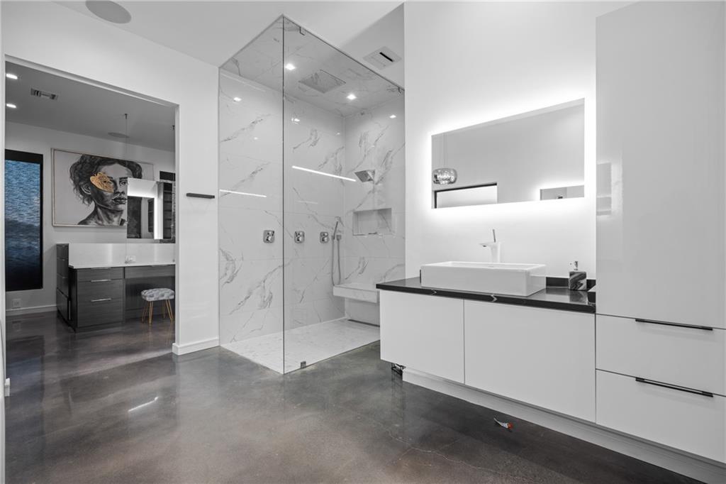 1900 GIUFFRIAS Avenue