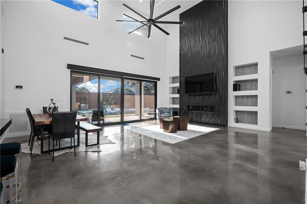 1900 GIUFFRIAS Avenue