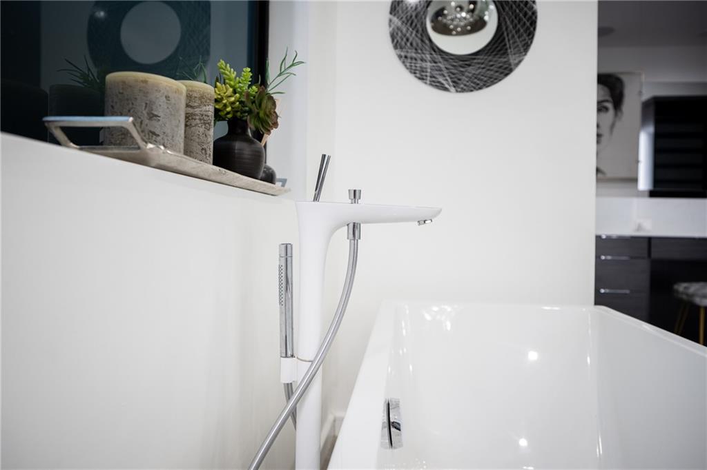 1900 GIUFFRIAS Avenue