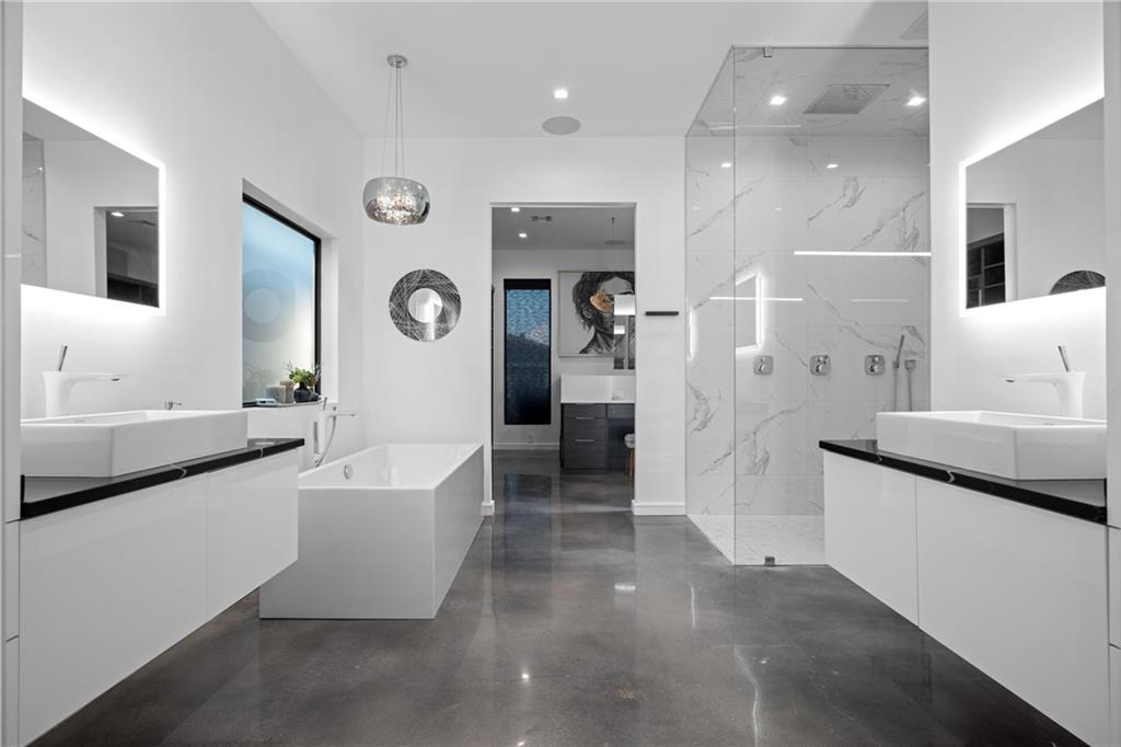 1900 GIUFFRIAS Avenue