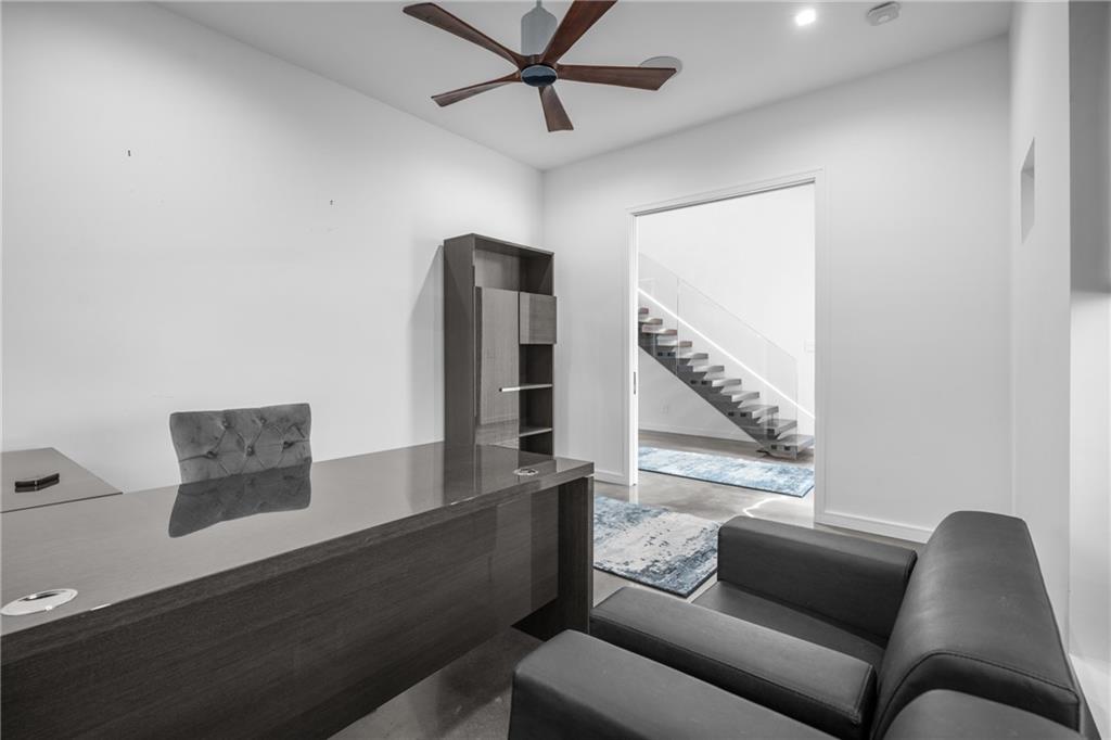 1900 GIUFFRIAS Avenue